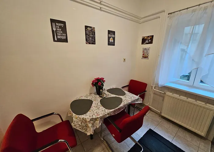 Pet Friendly 2bdr דירה *
