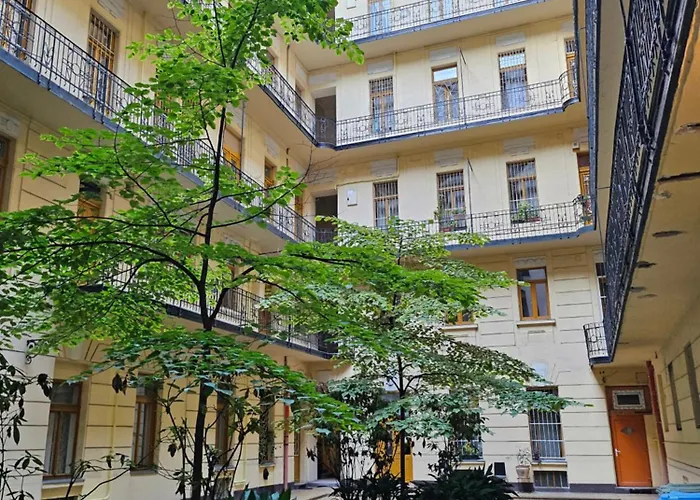 Apartment Pet Friendly 2bdr *